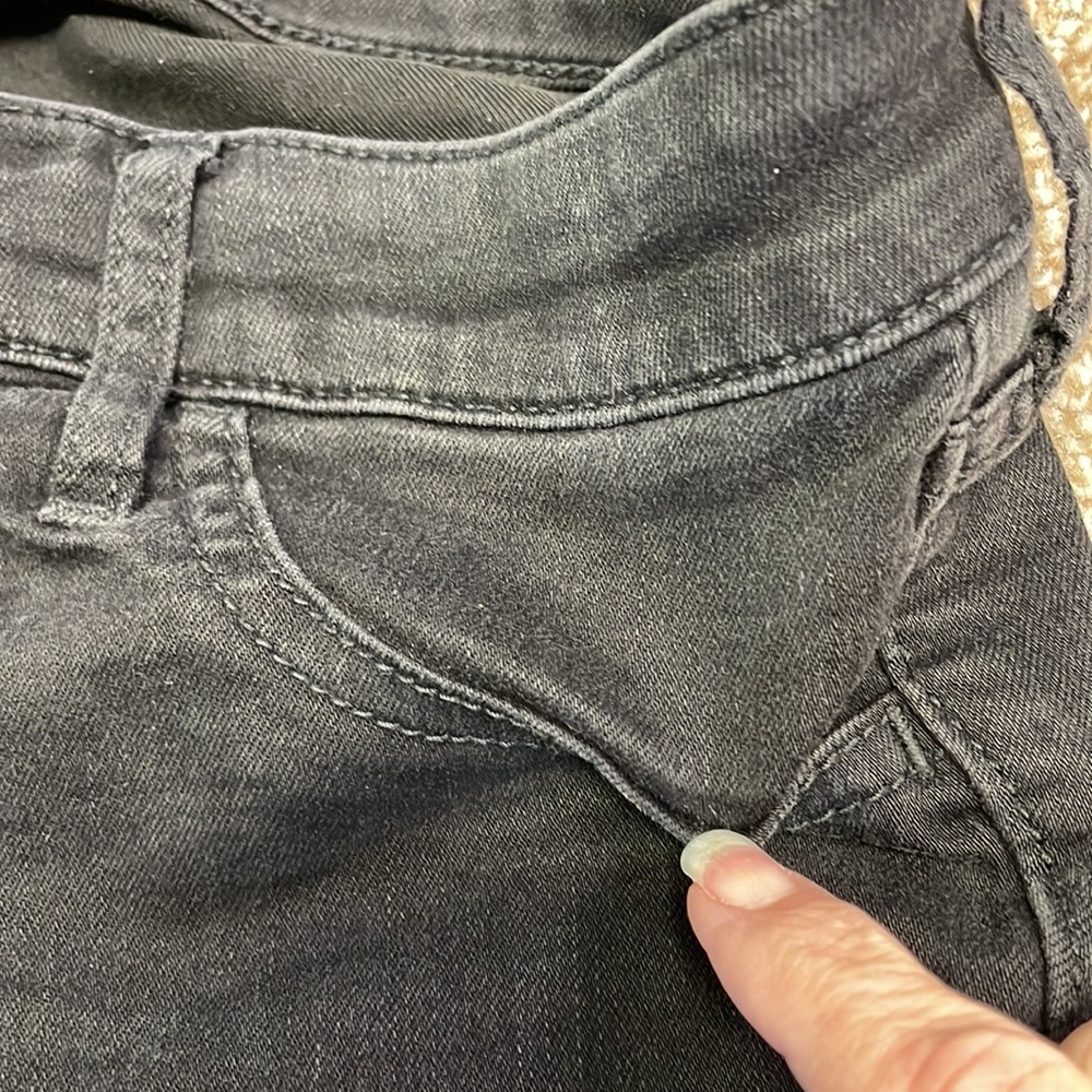 Hollister Super Skinny Jegging - Picture 8 of 9